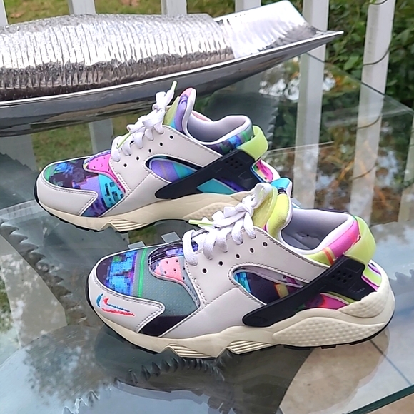 Nike Other - Nike Air Huarache SE Pixel Game Skechers ❤️